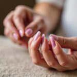 Manucure japonaise : 5 étapes clés pour sublimer les ongles fragiles et connaître les tarifs